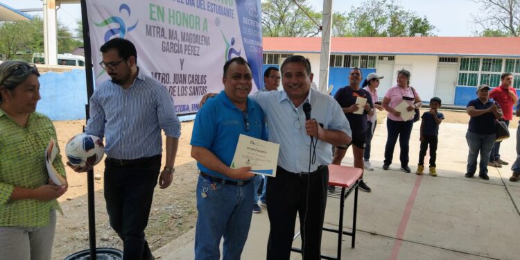 Contribuye el Municipio de Victoria en celebración de estudiantes deportistas