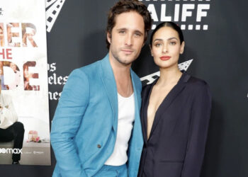 Renata Notni apuesta por la elegancia sastrería negra