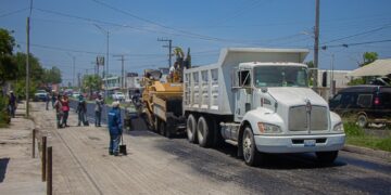 Sigue fuerte la pavimentación en Matamoros; gobierno trabaja en varias avenidas de gran movilidad vehicular