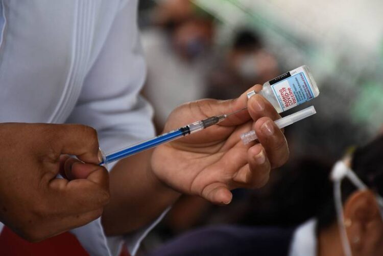  COVID: refuerzo de Moderna vs. ómicron aumenta anticuerpos