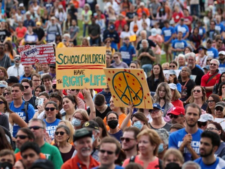 Miles en EU claman por mayor control de armas ante inacción del Congreso
