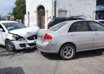 Tres heridos deja aparatoso choque en centro de Cd. Victoria