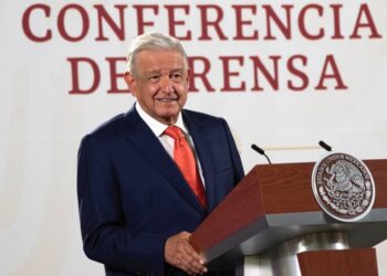 No voy a manifestarme por ningún precandidato de Morena: López Obrador