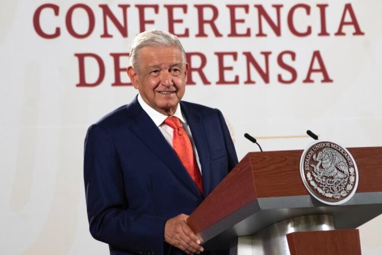 No voy a manifestarme por ningún precandidato de Morena: López Obrador