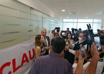 Toma policía estatal el Congreso; morenistas clausuran el recinto y frenan “madruguete legislativo”