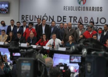 Tras derrota electoral, se reúnen ex dirigentes nacionales del PRI con Alejandro Moreno