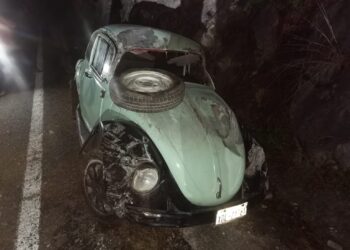 Ebrio estrella bocho con talud en carretera Victoria-Tula