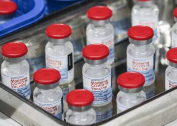 EU autoriza vacuna COVID de Pfizer y Moderna para niños menores de 5 años