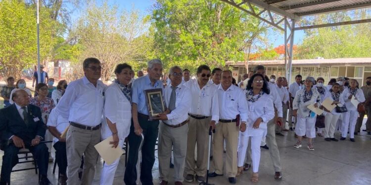 Celebran 50 años de egreso de la secundaria “Benito Juárez” de Ocampo, Tamaulipas