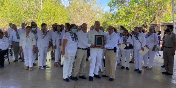 Celebran 50 años de egreso de la secundaria “Benito Juárez” de Ocampo, Tamaulipas