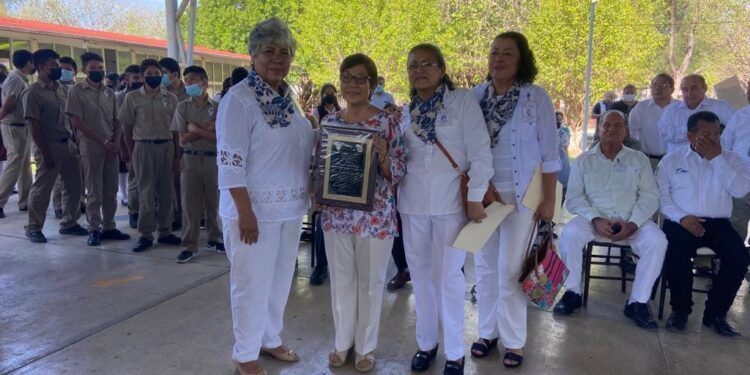 Celebran 50 años de egreso de la secundaria “Benito Juárez” de Ocampo, Tamaulipas