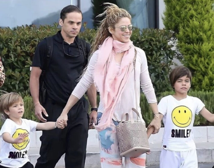 Shakira esta  son las declaraciones de amor que pintaron en graffitis