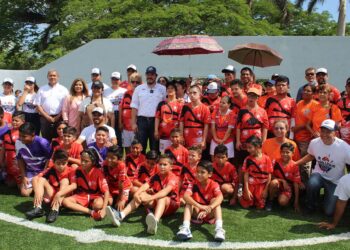 Inaugura Rector cancha de futbol rápido en el Campus Sur de la UAT