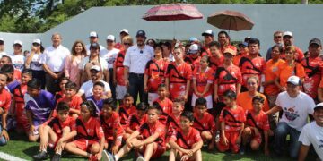 Inaugura Rector cancha de futbol rápido en el Campus Sur de la UAT