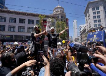 Warriors celebran el título con su público en San Francisco
