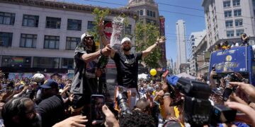 Warriors celebran el título con su público en San Francisco