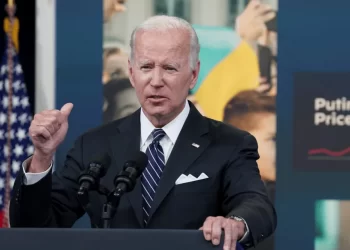 Biden pide al Congreso de EU suspender tres meses el impuesto sobre la gasolina para reducir precios