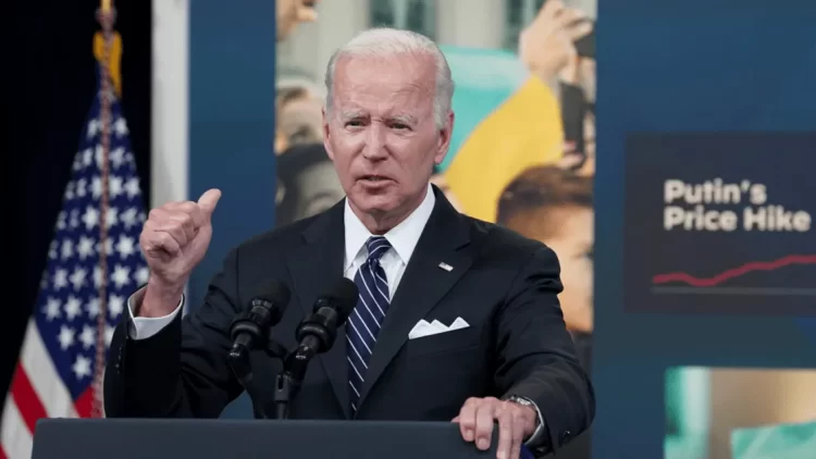 Biden pide al Congreso de EU suspender tres meses el impuesto sobre la gasolina para reducir precios
