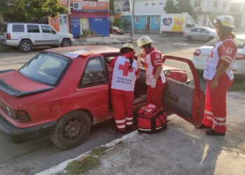 Niña lesionada en aparatoso choque vehicular