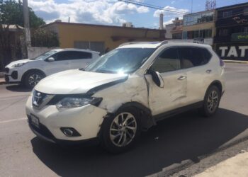 Costoso choque de camionetas en cruce de calles 9 y Aldama en Victoria