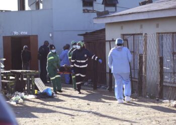 Misterio rodea muerte de 21 jóvenes en bar de Sudáfrica