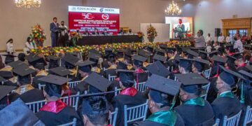 Motiva Alcalde Mario López a graduados de CBTIS 135 y 275, a perseguir sus sueños