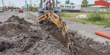 Rehabilita Gobierno de Matamoros drenaje sanitario en tramo de avenida Carlos Salazar