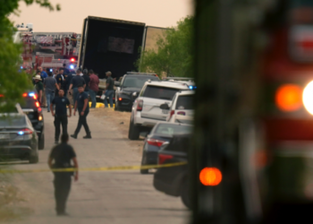 Sube a 50 número de migrantes muertos por calor y asfixia en un trailer en Texas