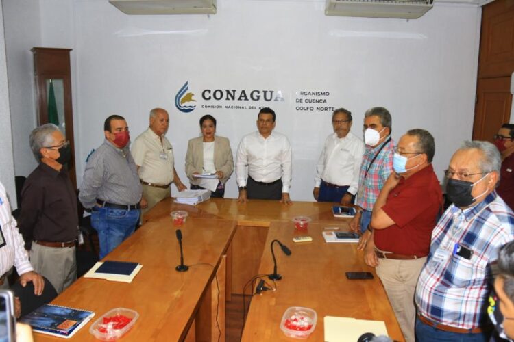 Entrega Ayuntamiento de Victoria proyecto para segunda línea de acueducto a CONAGUA