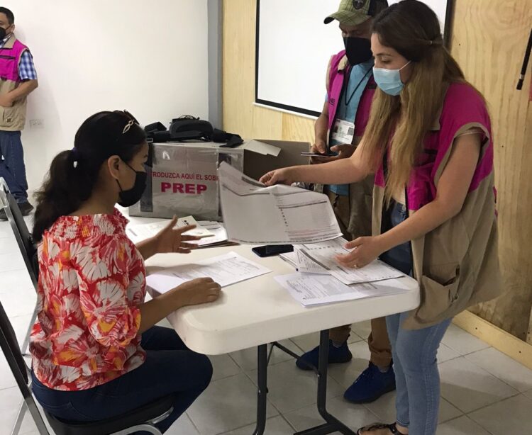 Distribuyen documentos y material electoral a 4 mil 777 mesas directivas de casilla en Tamaulipas