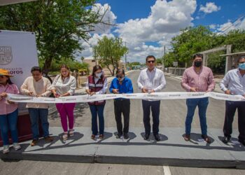 Inaugura Alcalde Mario López accesos en colonias, que tenían hasta 35 años sin ser pavimentados