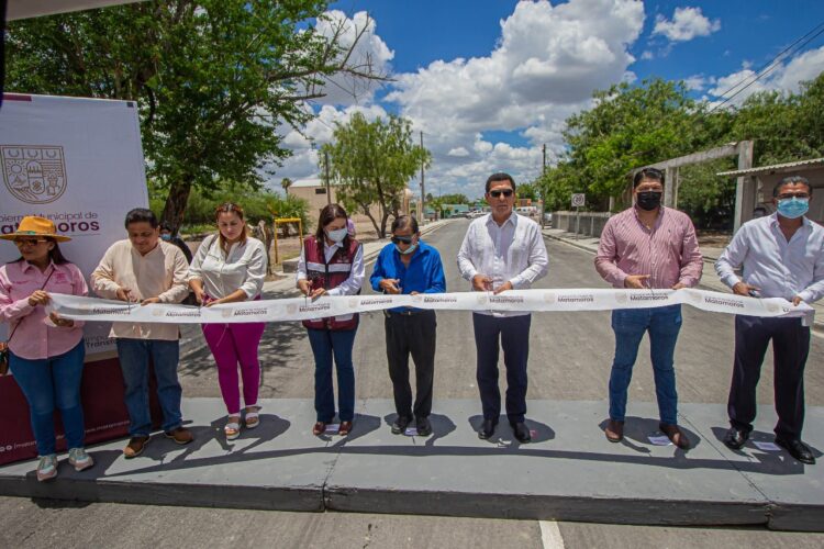 Inaugura Alcalde Mario López accesos en colonias, que tenían hasta 35 años sin ser pavimentados