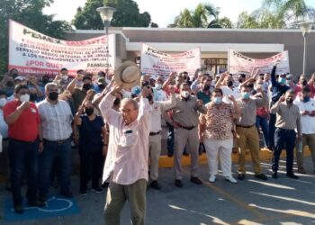 Nueva manifestación en el Hospital Regional de Pemex en Madero.