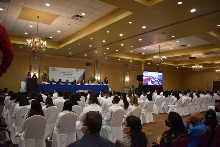 Entrega UAT en Matamoros la generación 2017-2022 de médicos cirujanos
