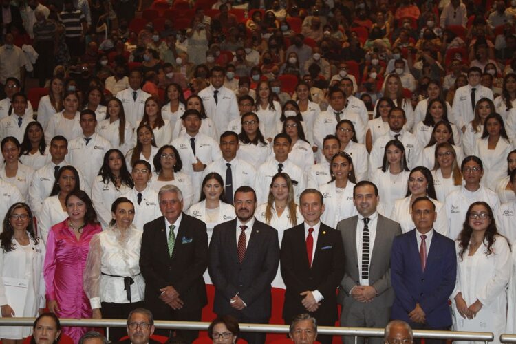 Preside Rector de la UAT graduación de la Facultad de Medicina de Tampico