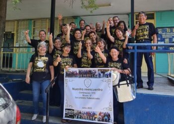 Se reúnen ex alumnos de la Secundaria Federalizada a 50 años de haber egresado