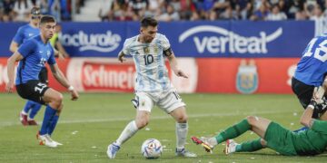 Messi marca cinco goles con Argentina ante Estonia