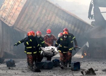 Incendio en depósito de Bangladesh deja al menos 49 muertos