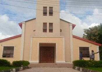 Atacan iglesia católica en Nigeria: mueren al menos 50 personas