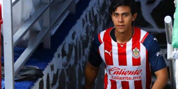 ¡Terrible noticia para Chivas! JJ Macías se rompe la rodilla y se pierde el Apertura 2022