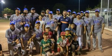 Entrega el Rector premios del torneo de softbol de la UAT