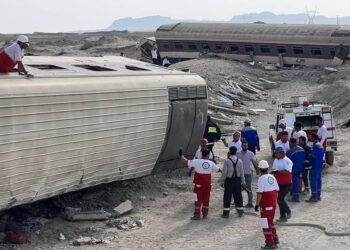 Ferrocarril se descarrila en Irán; reportan 22 muertos y 87 heridos