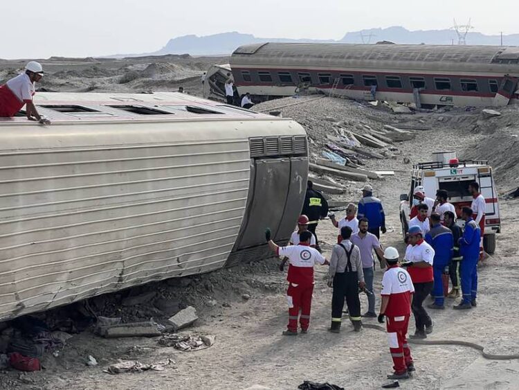 Ferrocarril se descarrila en Irán; reportan 22 muertos y 87 heridos