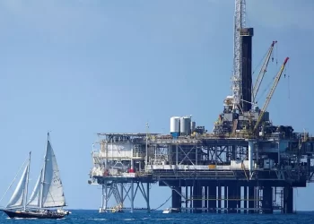 Precios del petróleo suben más de 2% y se mantienen sobre los 120 dólares por barril