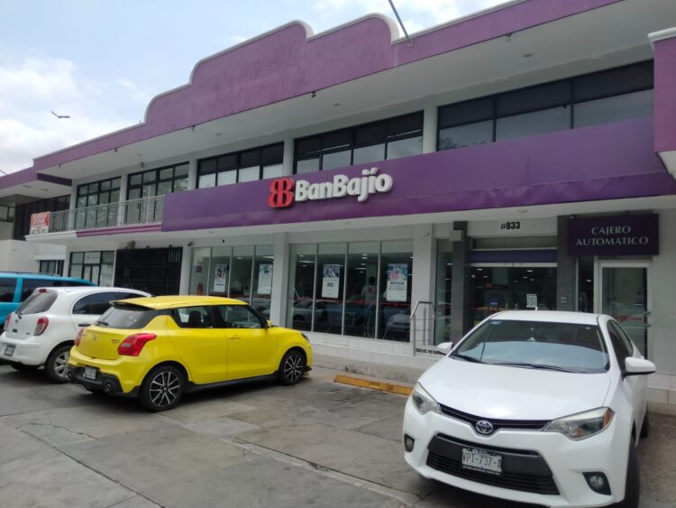 Asaltan a cliente de banco BanBajio, le quitan cerca de 500 mil pesos