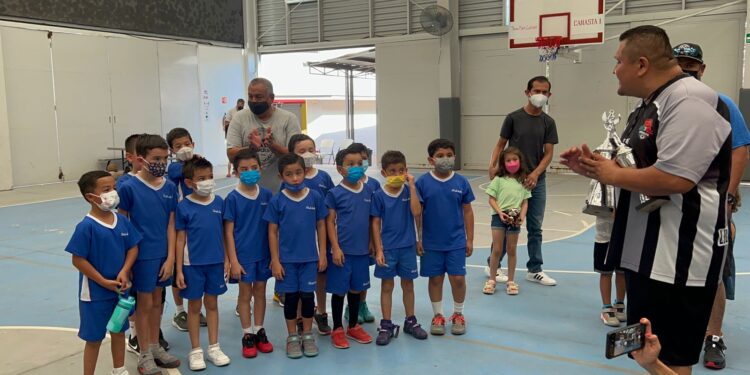 Premia Municipio a campeones de basquetbol “Victoria te quiero más”