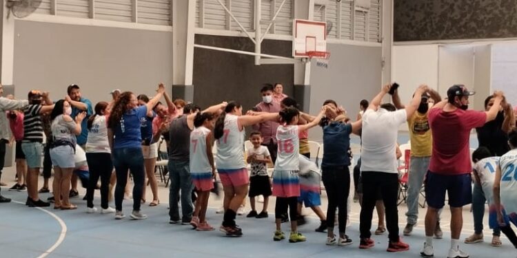 Premia Municipio a campeones de basquetbol “Victoria te quiero más”