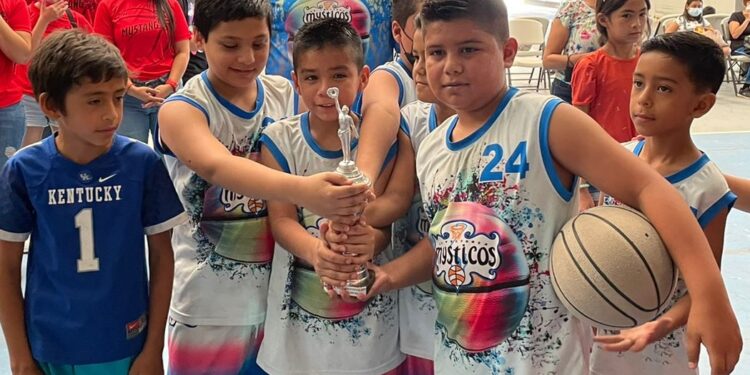 Premia Municipio a campeones de basquetbol “Victoria te quiero más”