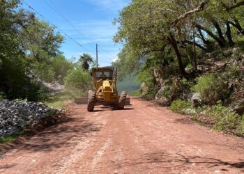 Rehabilitan caminos en la zona rural de Victoria