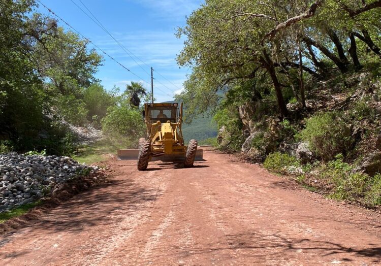 Rehabilitan caminos en la zona rural de Victoria